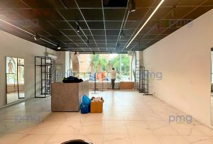 Заголовок (Title): Продажа ПСН 801,8 м² у метро Мета-описание (150–160 символов): Продажа ПСН 801,8 м² у метро Новослободская: 1 линия, 3 входа, витрины в пол, 100 м до метро, высокий трафик. МАП 2,7 млн ₽/мес., центр Москвы. Краткое описание (Excerpt, до 200 символов): 1 линия Долгоруковской, 100 м до метро Новослободская. 801,8 м²: 1 этаж + подвал, 3 входа, витрины, зона разгрузки. Подходит под магазин, ресторан, клинику, офис. ALT для изображений: Продажа ПСН 801,8 м² у метро Новослободская Витринные окна ПСН 801,8 м² центр Москвы 1 линия Долгоруковской ПСН 801,8 м² Подвал и 1 этаж ПСН 801,8 м² Отдельный вход ПСН 801,8 м² у метро Дополнительные ключевые слова: коммерческая недвижимость ЦАО помещение свободного назначения 1 линия готовый арендный бизнес Москва помещение у метро Новослободская арендный поток 2,7 млн ₽