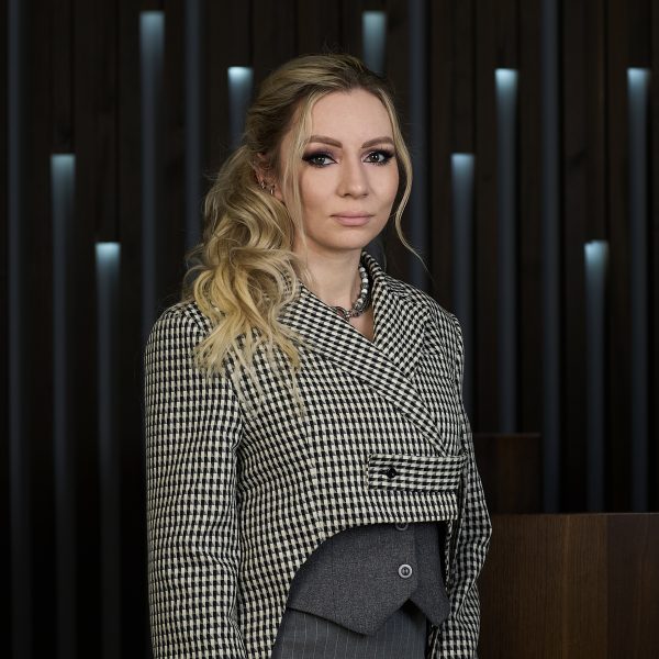 Лина Крайнова — менеджер коммерческого отдела PMG Property