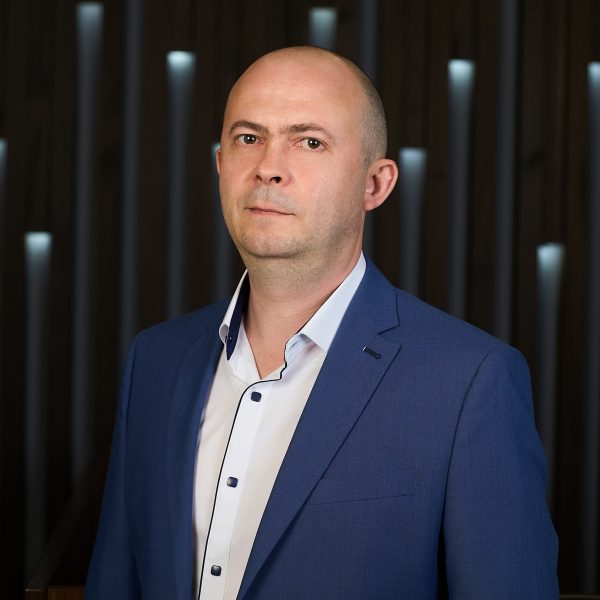 Юрий Ярошевский — менеджер административно-хозяйственной службы (АХО) PMG Property