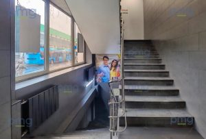 Современная лестница в ТЦ Щелчок — коммерческая недвижимость в Москве
