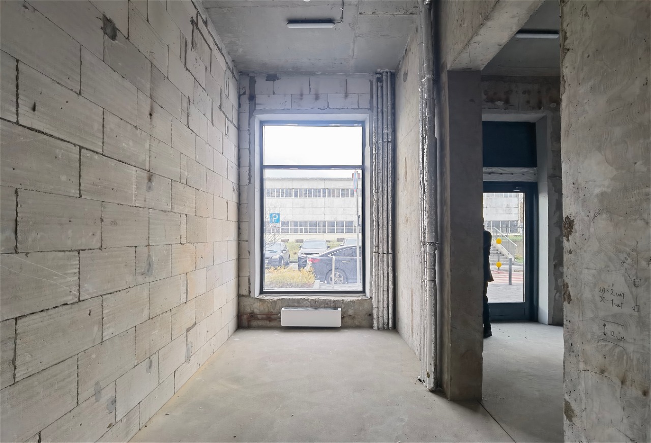 Витринные окна помещения под бизнес на Кавказском бульваре